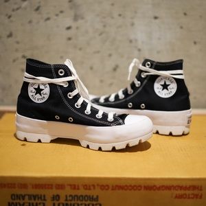 Converse high top size 8 - mint condition